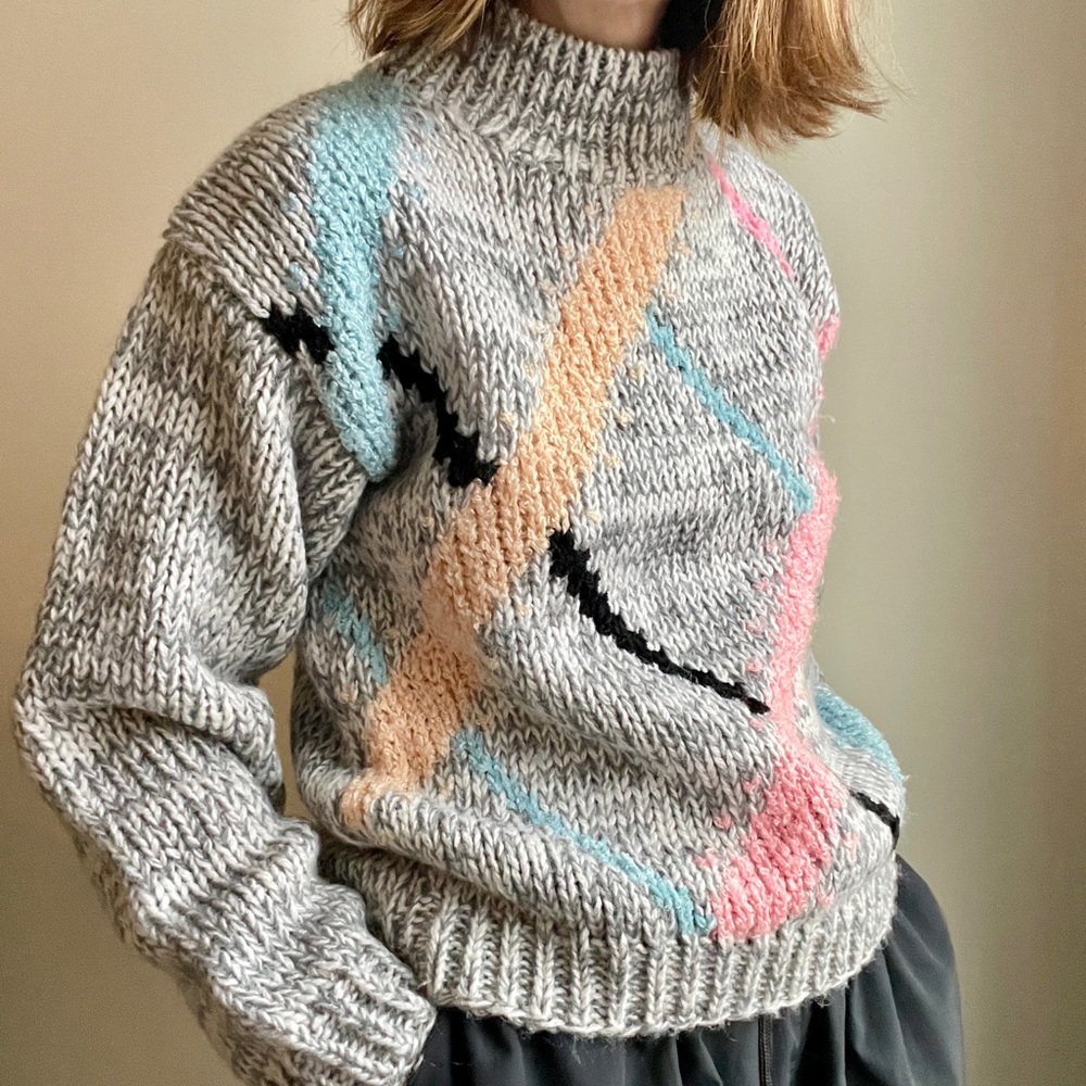Vintage 80s Abstract Mock neck Pullover in Size S/M
